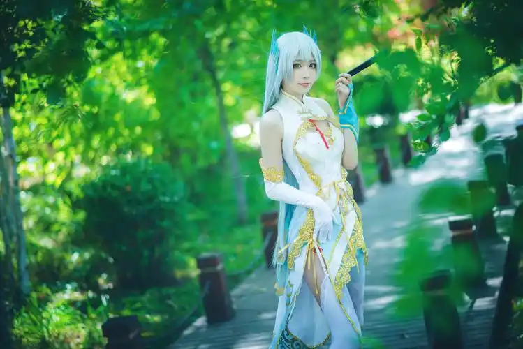 有川翎柒 在最不卖萌网的cosplay作品青鸾言和cos
