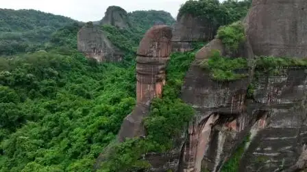 大自然的鬼斧神工:韶关丹霞山阳元石