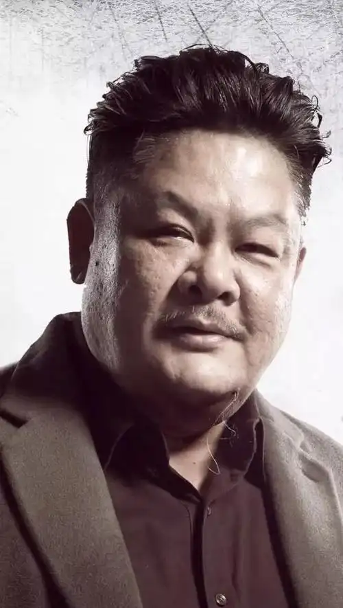 他是香港电影中的黄金配角,演的都是丑角,却有一颗大美的心!