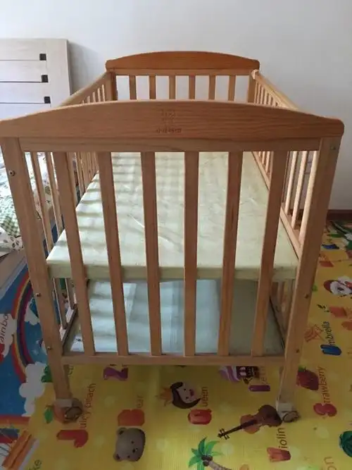 小龙哈彼婴儿床