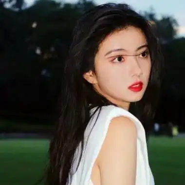 干净到极致的白色系列女生头像