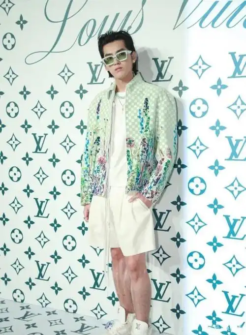 lv活动,你认为吴亦凡与范丞丞的造型谁的更出彩?