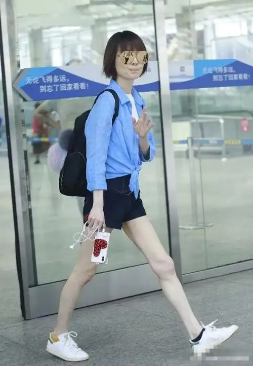 夏天来临鲁豫穿衣风格立马转变带给网友的却是满满的惊吓