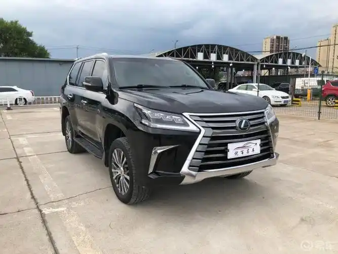 出一辆雷克萨斯lx2016款lx570加版全车仅两块喷漆