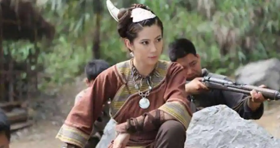 广西女匪首韦秀英,曾指示部下奸污女学生,最终被击毙在床下