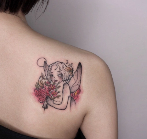 女生后肩水墨纹身图案大全好看的肩部纹身设计9