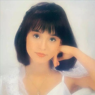 翁静晶19年嫁入赌王家族命硬到身边男友几乎都已经离世