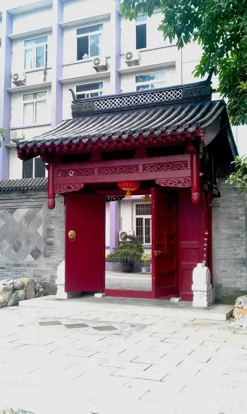 仿古门头,传统木板门,铜锭大门,老式门闩大门定制原来这么简单