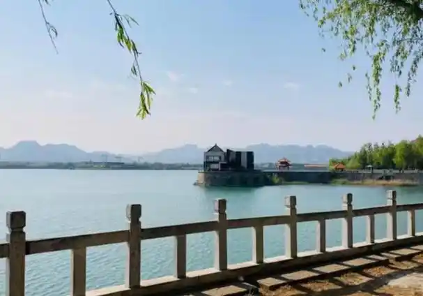 北京丰台青龙湖公园迷人的湖光山色