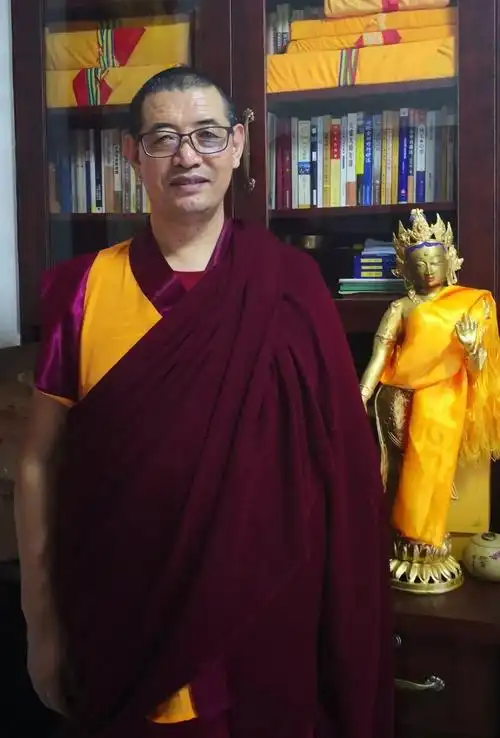 【顶礼大恩上师阿知仁波切】『皈 依 发 心』诸佛正法贤圣三宝尊,从今