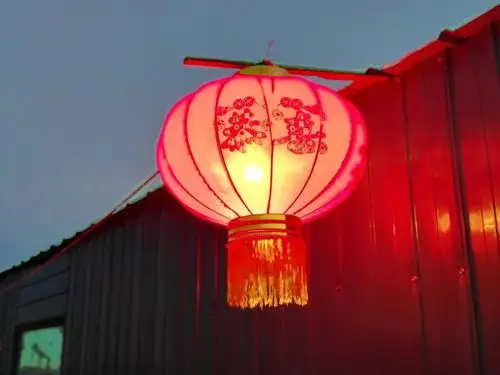 大红灯笼高高挂