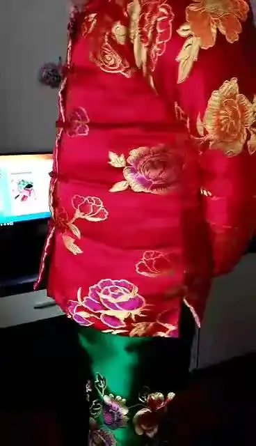 新做的红缎袄绿棉裤