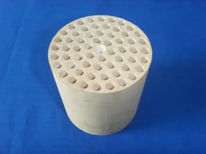 多孔氧化铝陶瓷蜂窝陶瓷热振性好品种齐全价格优惠