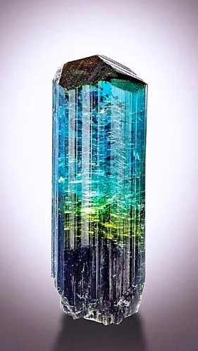 巴西米纳斯吉利斯矿区的碧玺原石,超美