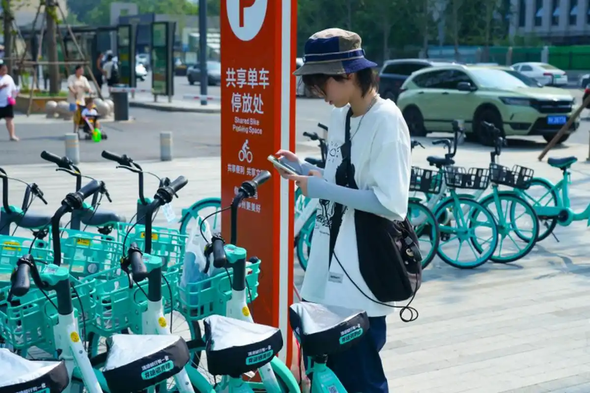 郑州现"清凉坐垫"共享单车.