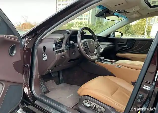 小伙一意孤行花20万买雷克萨斯ls500h驾驶8个月现在悔恨交加