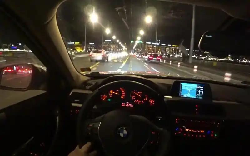 第一视角17款宝马标轴版3系318个人主视角试驾夜间