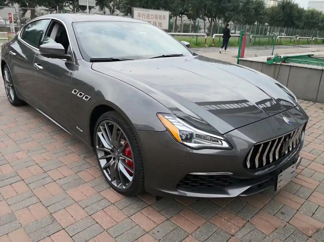 2018款玛莎拉蒂总裁sq4后尾灯 转载自百家号作者:小美摄影看看