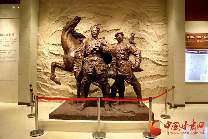 纪念馆里的雕塑参观结束后,来自网易的媒体记者毛晶不禁感叹,通过此次