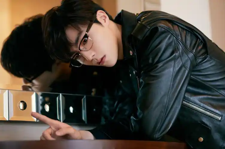 分享一组陈立农图片给大家,图中的明星图片壁纸会点缀你的电脑桌面