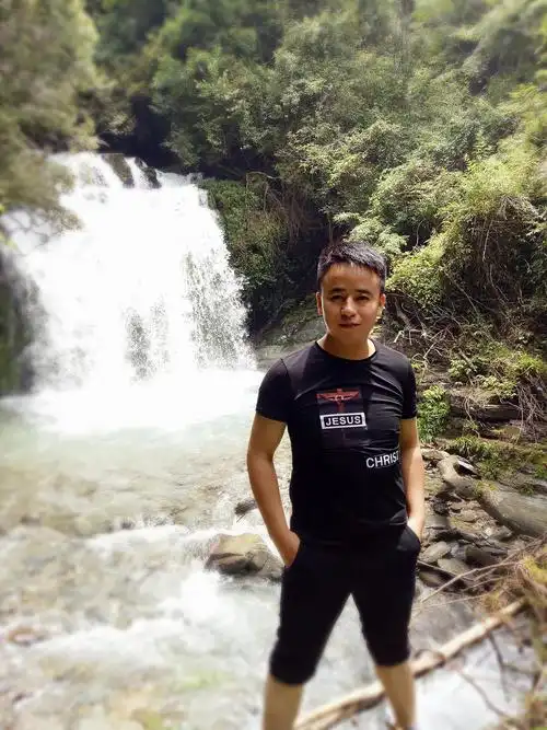 25岁未婚男征婚照片(id:95496572)_贵州黔南布依族苗族自治州征婚交友