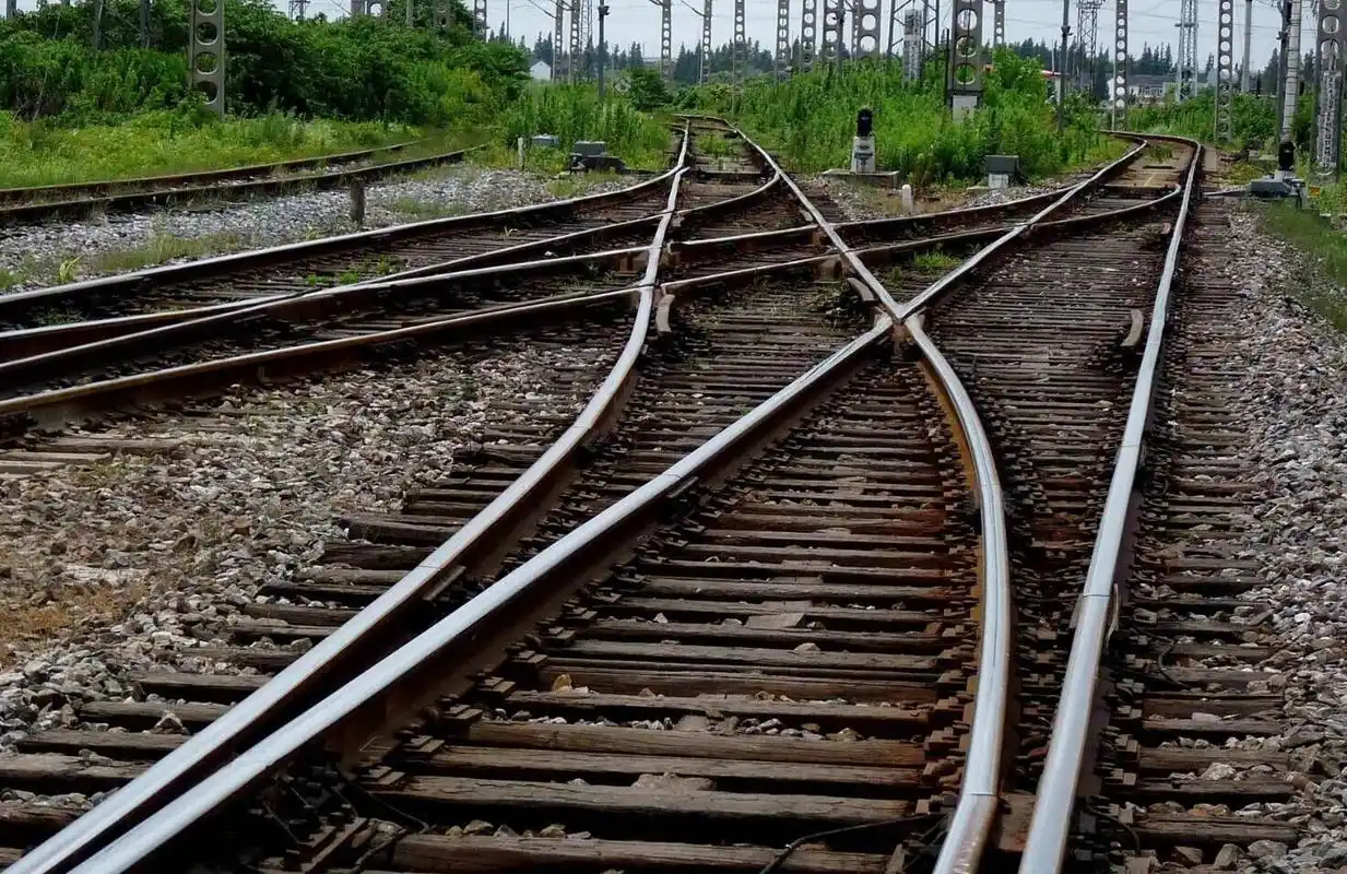 报废的火车铁轨,为什么不能够二次炼化呢?看完涨知识了