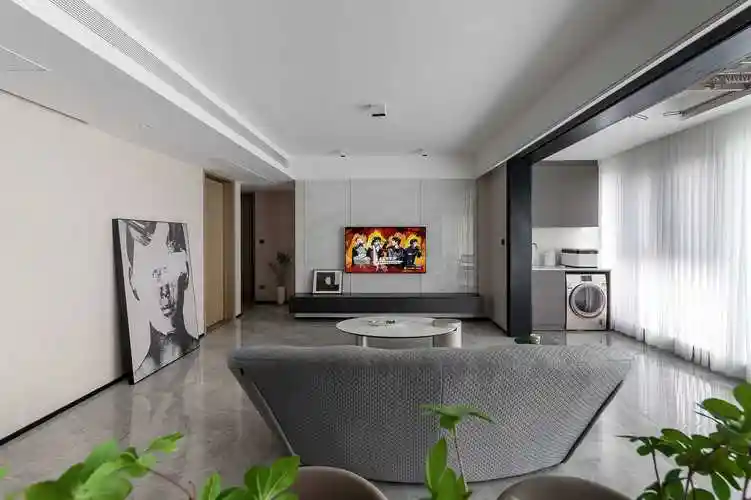 吊顶做了无主灯设计,简洁大气不压层高,和大横厅户型组合到一起,产生