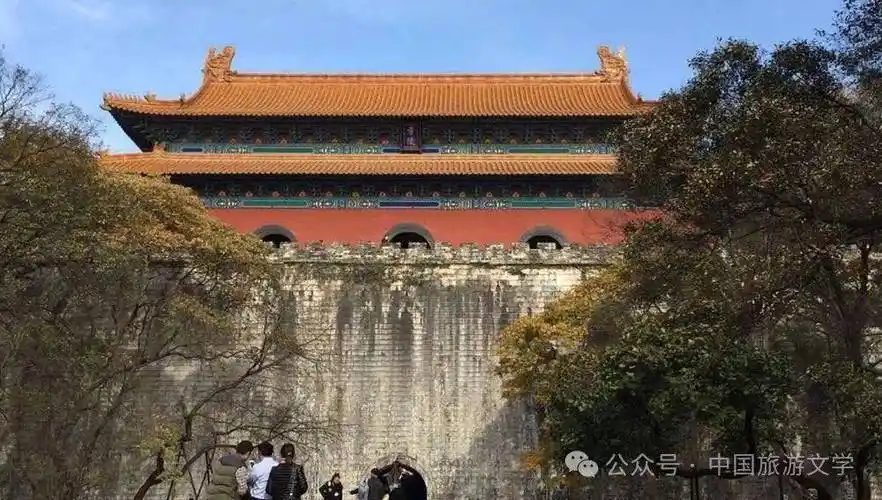 行走丨世稀陵台钟山巍阙