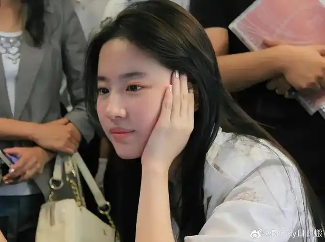 刘亦菲素颜照,神颜之所以是神颜|刘亦菲_新浪新闻