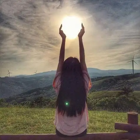 女生换头像背影是暗示吗_女生头像换背影的心理