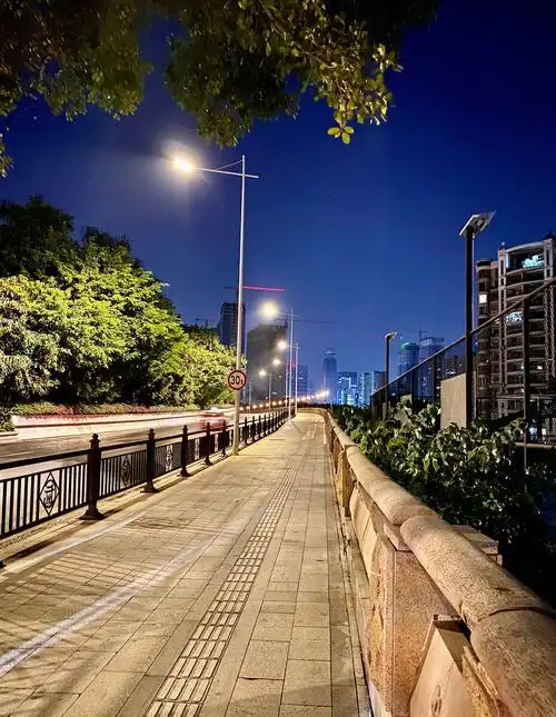 成都夜晚的街道 - 随时拍柯 - 图虫