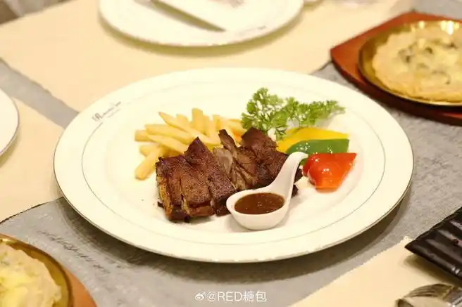 俄式西餐厅遍布大街小巷,哈尔滨人对俄式西餐更是宠爱有加