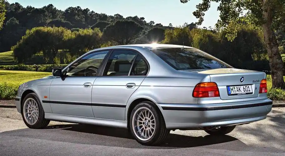 经典的老宝马5系你们爱吗