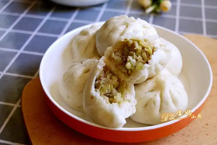 圆白菜包子,香香的还不腻,软乎乎的能吃好几个