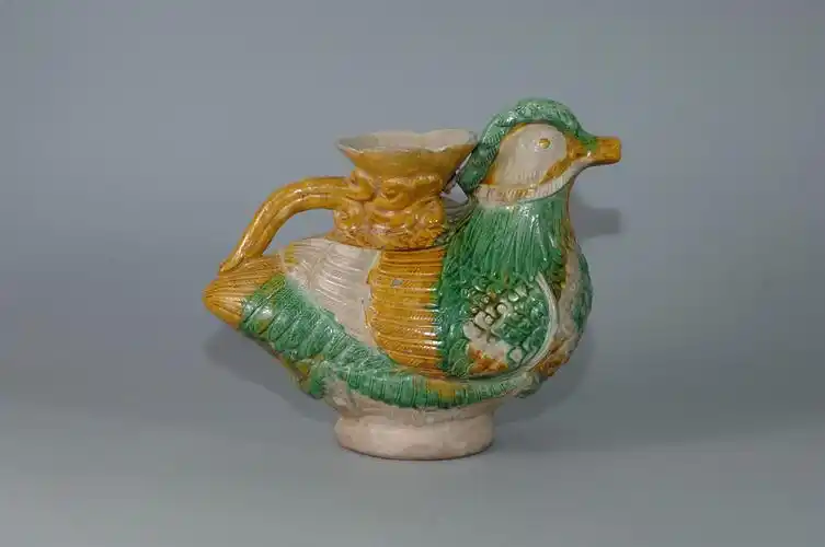 具有北方契丹风格的辽三彩釉有哪些特点,值得收藏吗