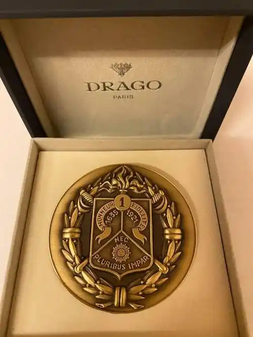 法国外籍兵团退伍华人协会荣获法国外籍兵团第一骑兵团百年纪念奖章