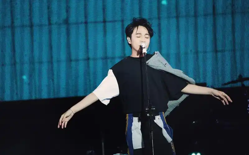 【太空人/吴青峰】新专辑拆包嘻嘻嘻