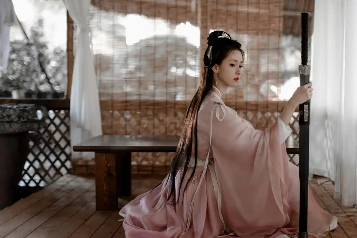 陈都灵莲花楼古风穿搭图集:江湖路远,红颜依旧,女侠「乔婉娩」鲜衣执