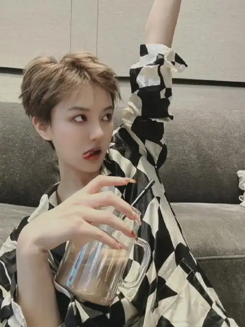 适合小脸女生的超短发