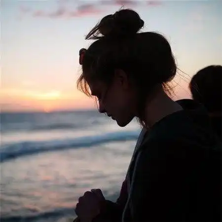 背影图片女唯美伤感孤独你那么孤独却说一个人很好