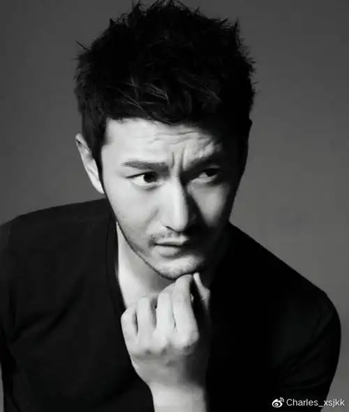 黄晓明在早期时候,因一部《大汉天子》被观众所熟识,从此跻身为一线