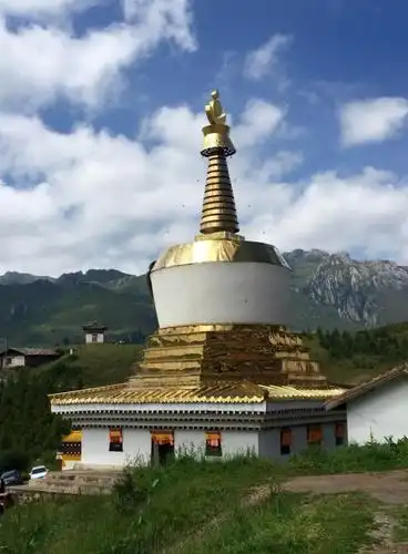 郎木寺镇是四川和甘肃的交界,以前的茶马古道和唐蕃古道在这里交-甘南