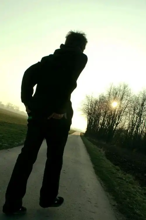 要背影!落寞一点的!分辨率尽量高一些!谢谢