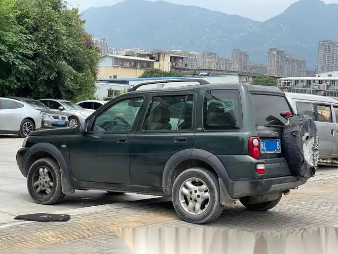 路虎神行者第一代后期款,上一次看到这一代神行者还是两年前,当时遇到