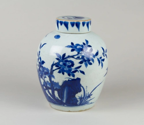 清顺治青花花卉纹莲子盖罐正面美国大都会博物馆藏