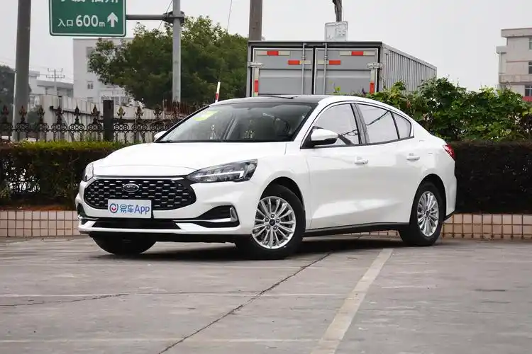 2021款福克斯三厢ecoboost180自动锋潮型