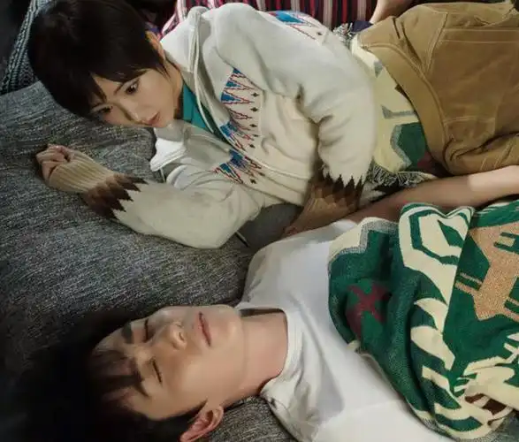 重启:毛晓彤遇到好男人,和朱一龙拍戏,被男方宠成小公主