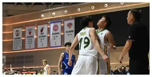 在比赛中,33岁的郭师傅一战成名.