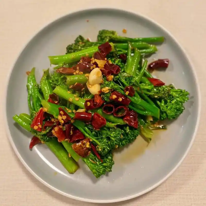 9297食谱分享|炝炒西兰苔 步骤: 16615西兰苔屁股剪掉,用盐水