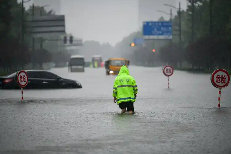 郑州暴雨已造成市区12人死亡